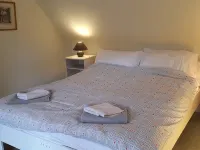 Fabulous house with sun-doors and patio - Large mature garden. Mountain views. Hotels in Ballater