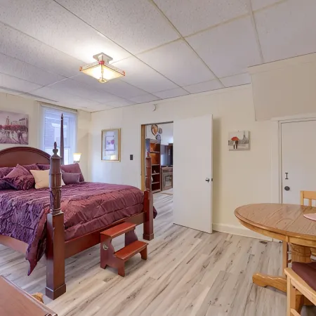 Spacious 1 Br Stratton House: A Cozy Downtown Stay Backing to Culp's Hill