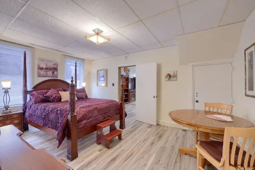 Spacious 1 Br Stratton House: A Cozy Downtown Stay Backing to Culp's Hill - บังกะโล