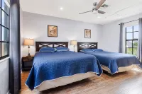 Dream Getaway Away in 6BR/4.5 Bath Oasis with Heated Pool, Steps from the Beach - Wi-Fi