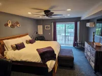 Sleeps 27/Pickleball Court/Game Room/Hot Tub/Pool/Batting Cage/Beach - Wifi