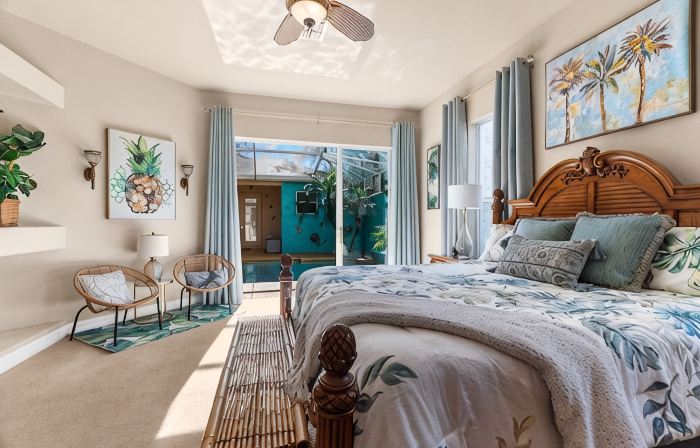 Private Cabana home. Heated pool. 3400 sq ft of luxury! Kids and pets welcome.