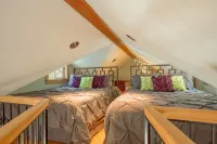 Waterfront Luxury Tiny Home w/ private dock on Deer Lake - 3-stjärniga