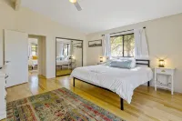 MOUNTAIN TOP WITH 4 ACRES AND SPECTACULAR VIEWS WITH HOT TUB - 4성급