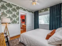 King Bed, Pet Friendly, Main Floor, Walk Downtown Hotels in Chariton