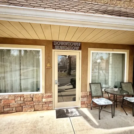 Haven at Hazel~Downtown Bungalow, cozy quarters for up to four, farmhouse chic.