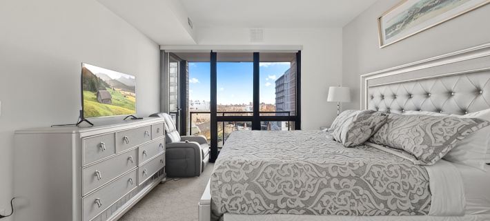 "Faith of Evanston" 180°view, 2BDR +2Bath Urban luxury Hotels in Evanston