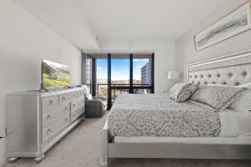 "Faith of Evanston" 180°view, 2BDR +2Bath Urban luxury