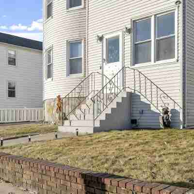 Luxurious 2 BD next to UMass sleep up to 8 with Gym Hotel Exterior
