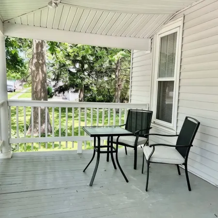 Cozy Bungalow - Close to Campus + Nespresso Coffee Maker!
