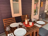 Historic Downtown Garden Oasis with Private Patio - Wifi