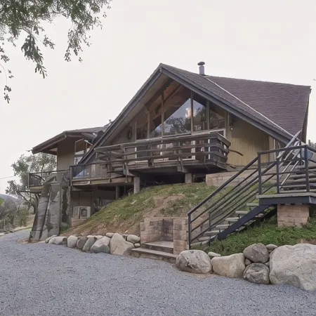 Charming House Inside the Gate of Sequoia National Park