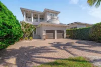 Luxury Home in Naples with Private Pool & Walk to the Beach by Esthetic Stays - 4-Star