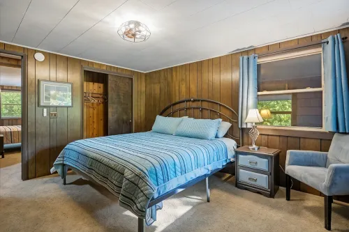 Cox Riverside Retreat - 32 miles to Springfield - Hytter