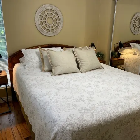 Beautiful Lake Whatcom/Sudden Valley House Rental steps from the water