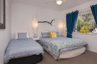 Beach Retreat - Family & Pet Friendly + only 400m from beach - 4 ดาว