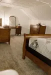 Beautiful Private Lakefront Cottage with Hot tub - 3-Star