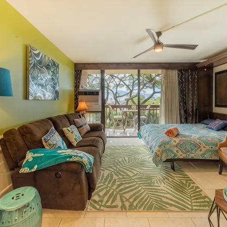 M.Vista Bldg. 2-Immaculate Updated Quiet Classy- across from Charley Young Beach