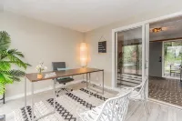 Beautifully Renovated Lodge with Lakeview - 4-Star