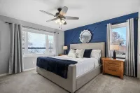 Lux Designer Lakefront Home with Views, Firepit, Dock, Kayaks, and up to 2 Dogs - Wi-Fi