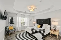 Spacious 4Br Home – Near Hpu, Market & Dining – Family & Business Ready! - Kitchens