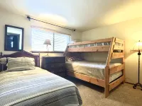 Walk to Downtown Winter Park! 2Br 2BA Pool, 3 Hot Tubs, Free Shuttle, Sleeps 6 - Balkoner