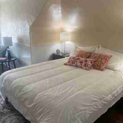 Private Top Floor in Historic Home Rooms