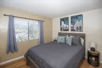 Prime Unit with Red Rock Views, Free EV Charging - 2-Star