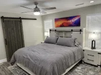 VRBO鮑威爾湖，距湖泊和餐廳僅數分鐘-現代化翻新3卧2衛度假屋! - 4星級