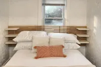 Peach by the Beach! 1 Bdrm Apt close to downtown - WiFi