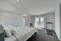 Wonderful Mountain Scenic Views with Freestanding Arcade - Gym