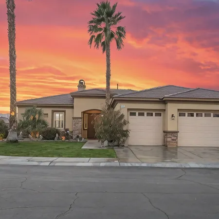 Desert Oasis  in Terra Lago Enjoy Coachella XL  Pool. Remodeled Inside Duel AC