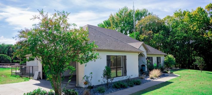 Modern Farmhouse on 7 acres w/pool, hot tub. Access Denton, pilot point, Celina, Hotels in Denton County
