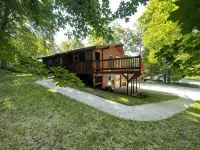 Updated & Central. ATV Trails, golfing, skiing pictured rocks within 3 miles. - Wi-Fi
