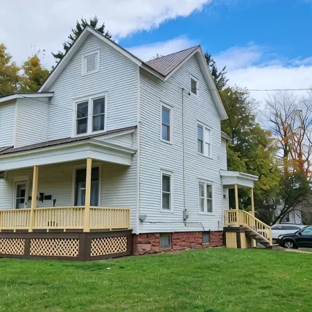Beth's Place III-Downtown Potsdam-You'll Love It!