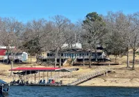 Waterfront with Private dock w/ amazing views, fire pit and pet friendly! - 3 étoiles