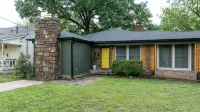 Remodeled Home in a Great and Quiet Neighborhood - Close to Everything! - 3 ดาว