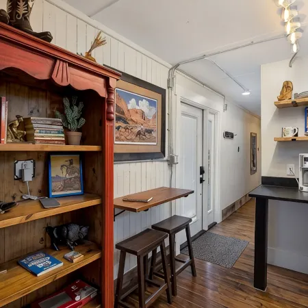 Beautifully Renovated Vintage Train Car Near I27, Wtamu and Palo Duro Canyon