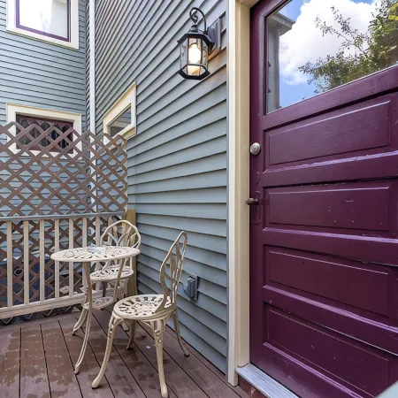 Guest suite close to James River and hiking/biking trails