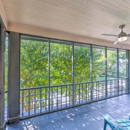 Modern and Stately Upper 2-bed in Historic Midtown
