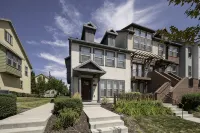 2 Story Townhome Within 30 Minutes of Everything - 2-Star