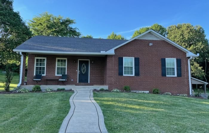 Hilltop Hideaway w/ Hot Tub Close to Nashville
