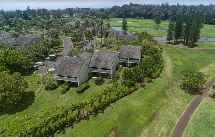 Iconic Turtle Bay- Full Kitchen, 2 Full Baths - Rated 9.6 of 10 - Walk to Beach!