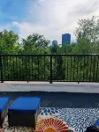Private Balcony and Downtown City View - balcone