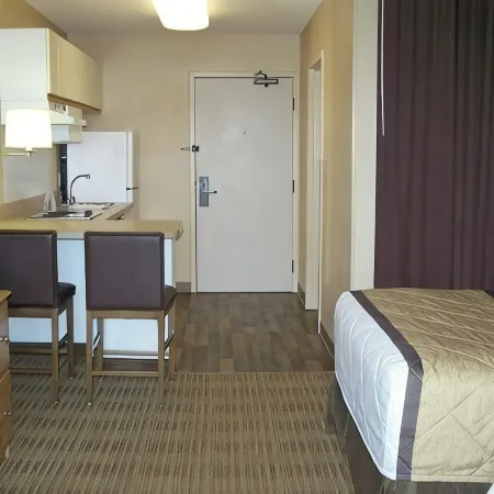 Motel 6 Suites Memphis Airport, TN