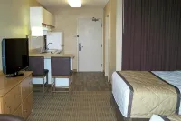 Motel 6 Suites Memphis Airport, TN - Balcony