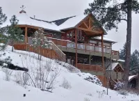 Waterfront Paradise Lodge: Private Dock, Pickleball, Volleyball, Fire Pit Nights - Jacuzzi
