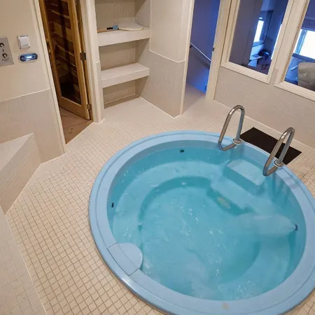 Play and Stay! Enjoy the Outdoors Then Relax -Private Hot Tub & Sauna. Sleeps 12