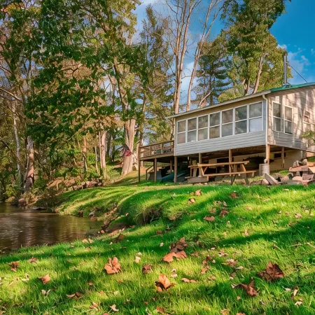 Riverfront Cabin ★ Views ★ Quiet ★ Fishing ★ Kayak