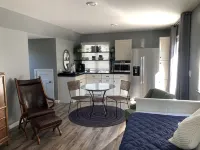Newly Constructed Second Floor Modern Studio Apartment Unit 2 ~ Sleeps 6 - Homestays